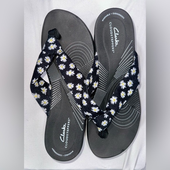 NWOT CLARKS Women's Arla Glison Flip-Flop - Black Textile with Daisies - size 10 - Picture 3 of 5